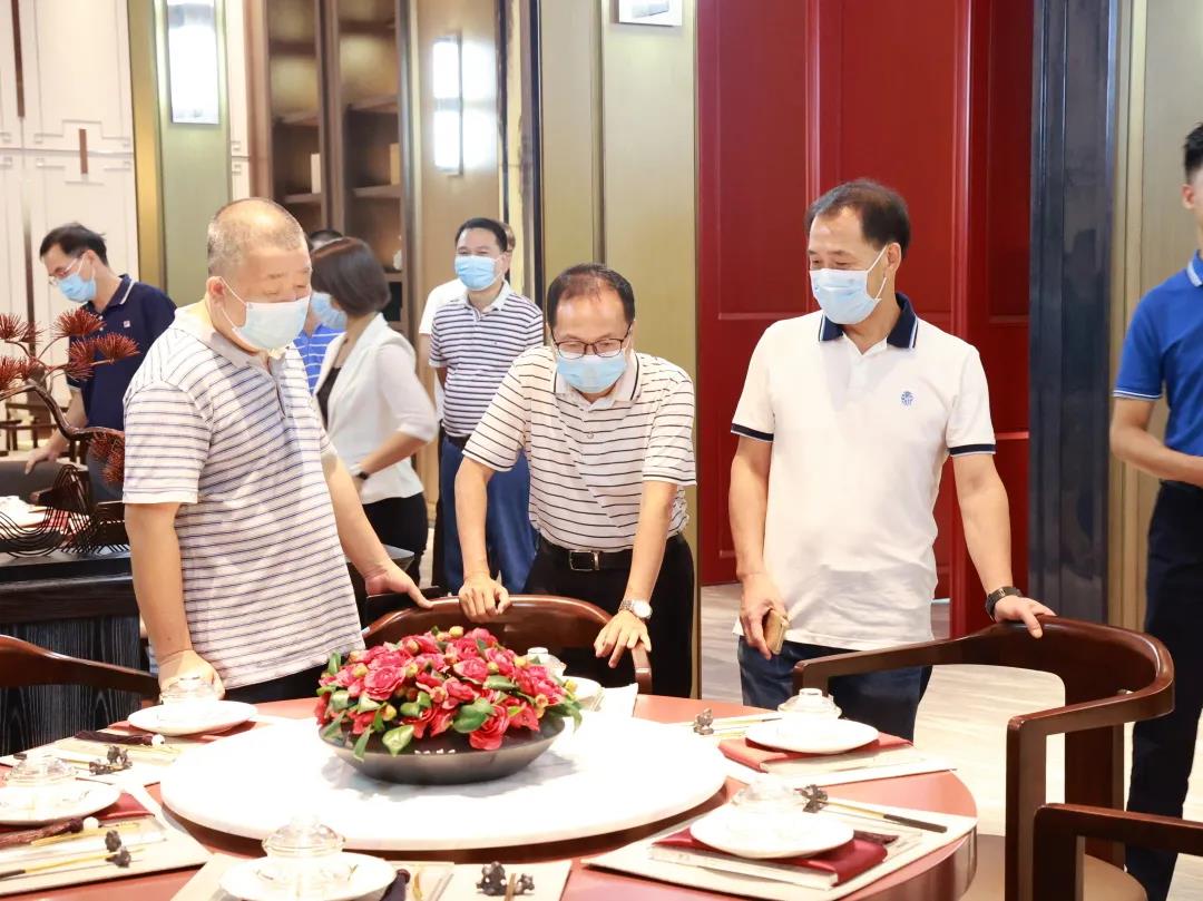 在好色先生TV传媒展厅，调研组亲身感受高品质的整体空间解决方案
