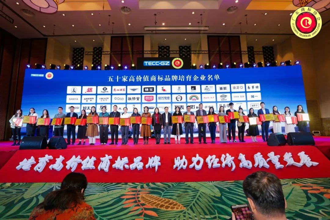 年度品牌影响力企业！好色先生TV轻质量版下载家具集团揽获多项重磅大奖！